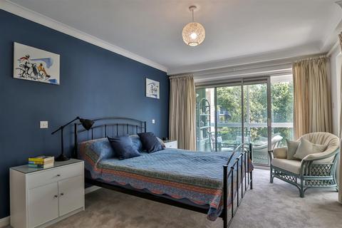 3 bedroom flat for sale, Alington Road, Evening Hill