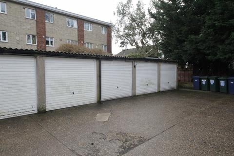 Garage to rent, Park Farm Close, N2