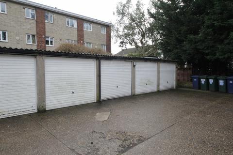 Garage to rent, Park Farm Close, N2