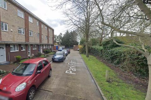 Garage to rent, Park Farm Close, N2