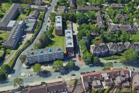 Garage to rent, Park Farm Close, N2