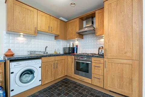 2 bedroom apartment for sale, Holmesdale Road, REIGATE, Surrey, RH2