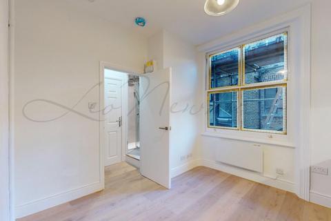 Studio to rent, Cheniston Gardens, Kensington, W8