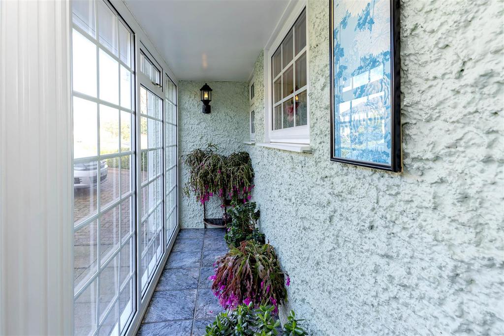 Front porch SAPL6397-CR3-20250222-Dx O Deep PRIME XD