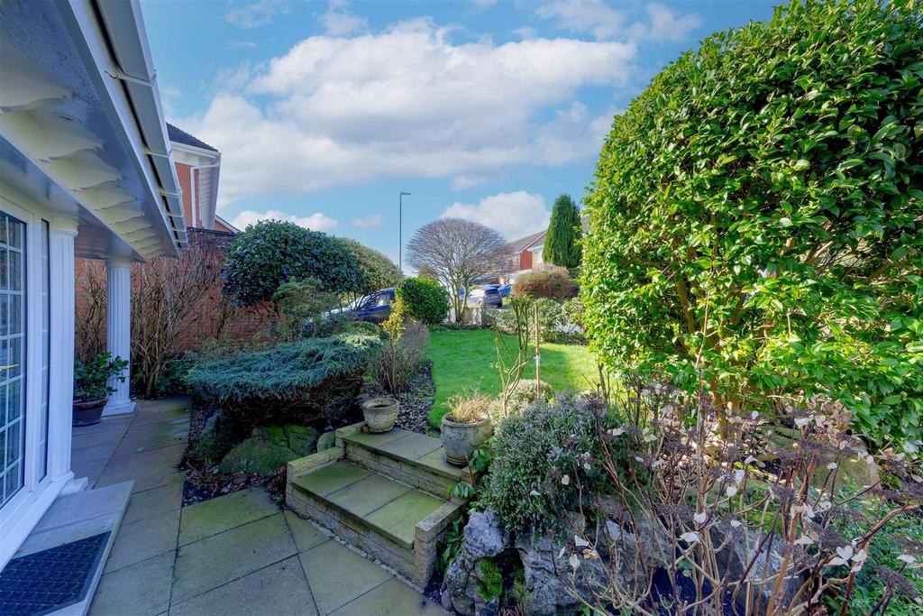 Front garden SAPL6374-CR3-20250222-Dx O Deep PRIME X