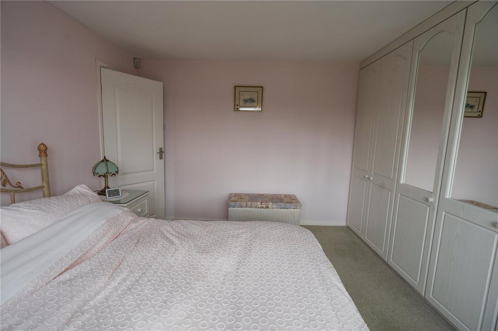 Bedroom 1 (2)