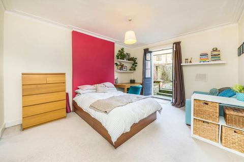 3 bedroom flat for sale, St. Augustines Road, London NW1