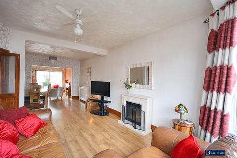 3 bedroom detached house for sale, Harwood Avenue, Hornchurch, RM11