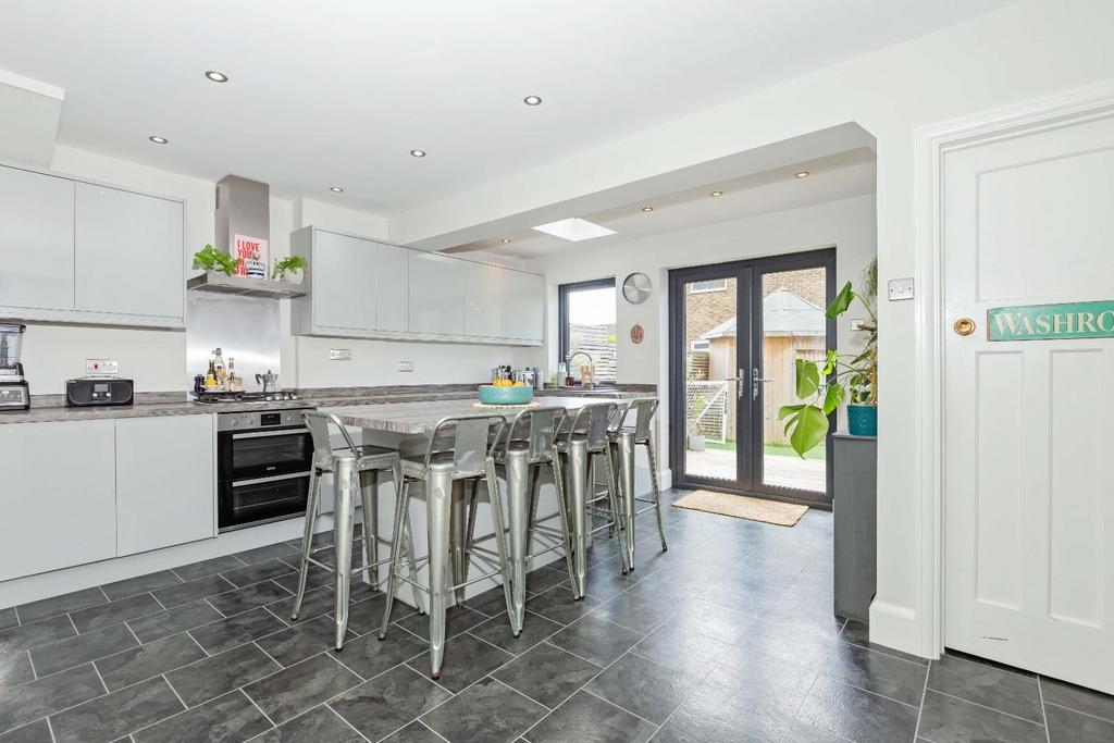 5 Myrtle Crescent 15.JPG