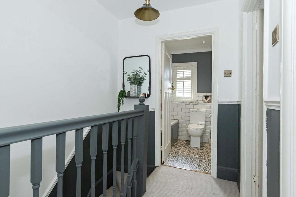 5 Myrtle Crescent 13.JPG