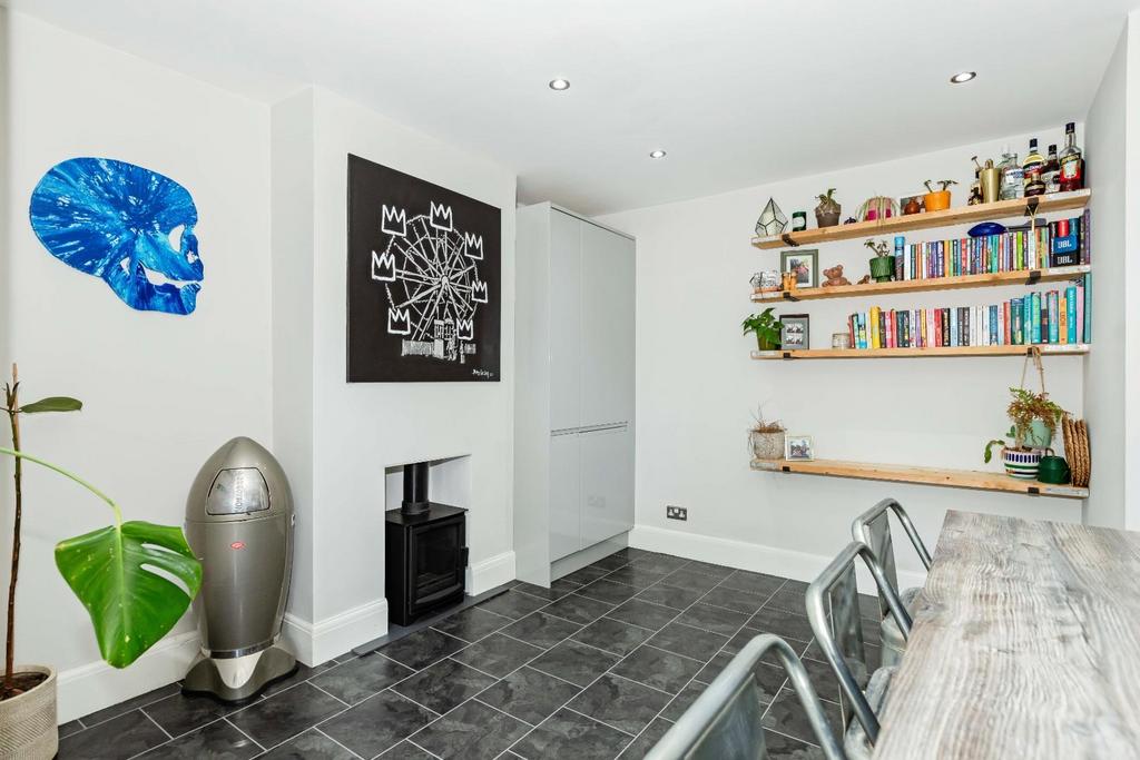5 Myrtle Crescent 18.JPG