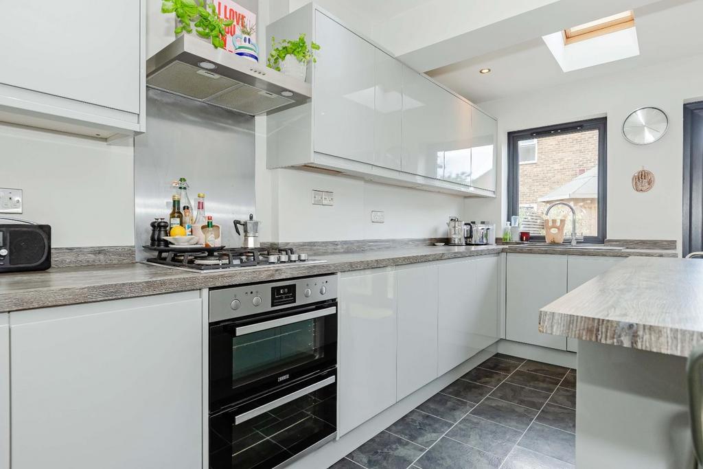 5 Myrtle Crescent 20.JPG