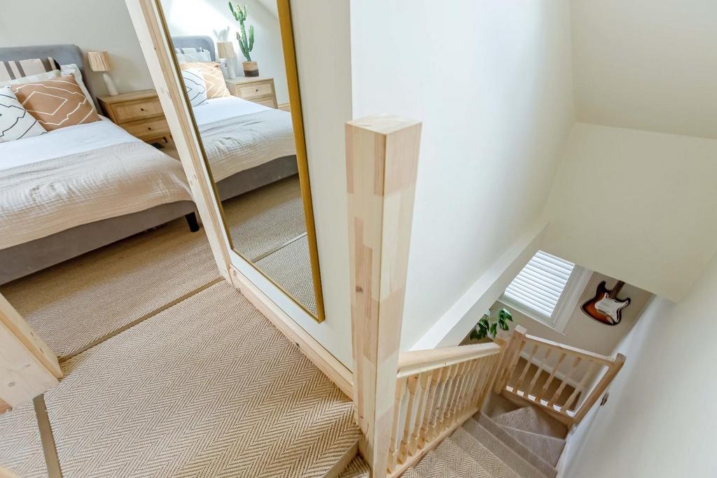 5 Myrtle Crescent 3.JPG