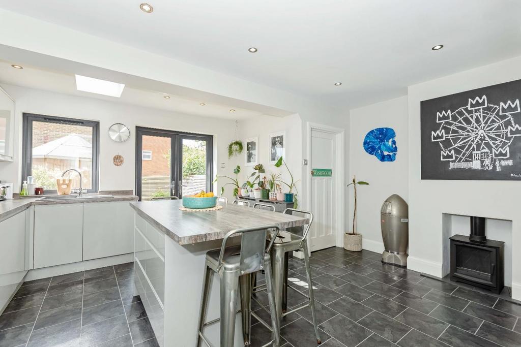 5 Myrtle Crescent 14.JPG