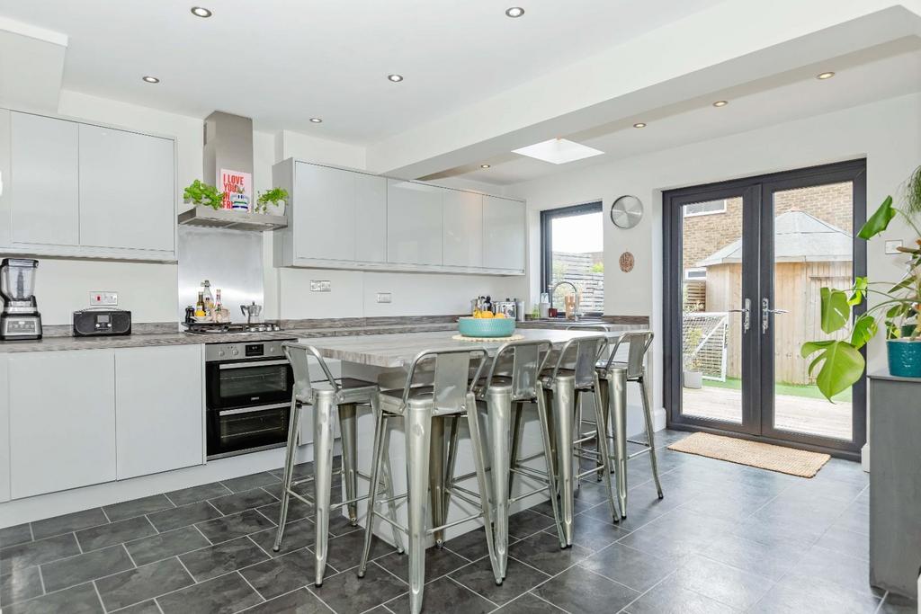 5 Myrtle Crescent 16.JPG