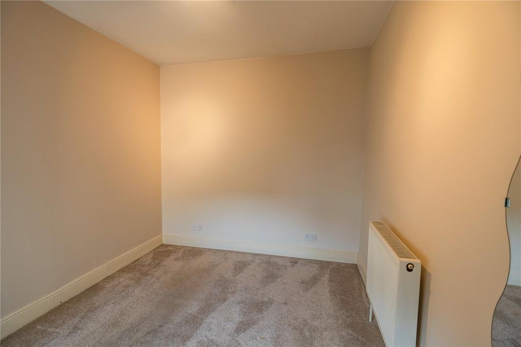 Bedroom 2 (2)