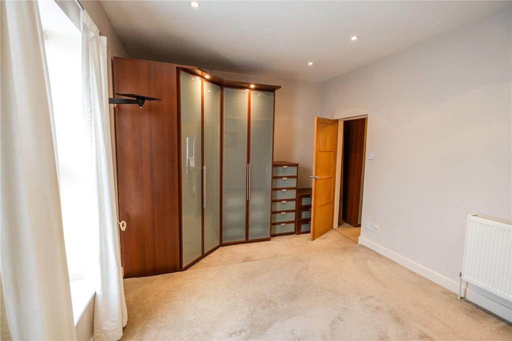 Bedroom 1 (2)