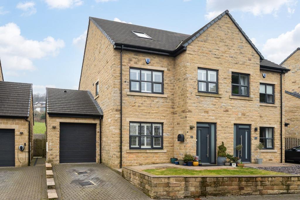 Falcon Gardens, Bingley BD16 4 bed semi-detached house for sale - £450,000