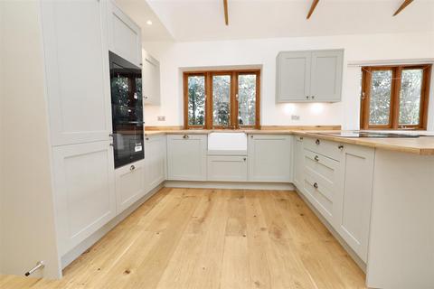 4 bedroom barn conversion to rent, New Road, Letchmore Heath