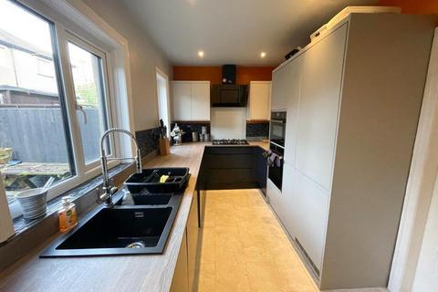 2 bedroom end of terrace house for sale, Marina Crescent, Skipton