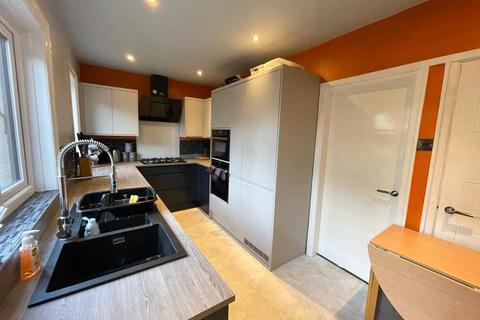 2 bedroom end of terrace house for sale, Marina Crescent, Skipton