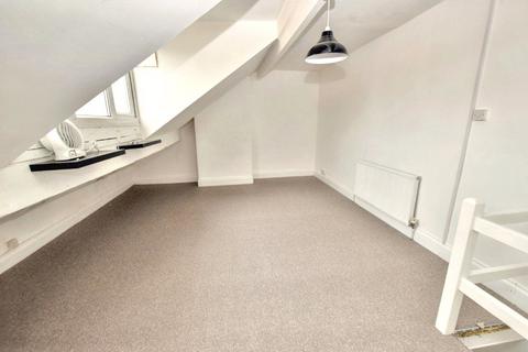 15 Cecil Grove, Armley, Leeds, LS12 2AW