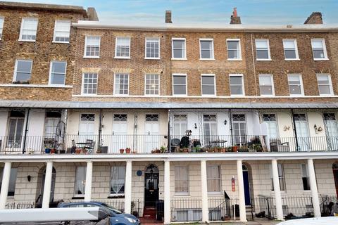 2 bedroom flat for sale, Wellington Crescent, Ramsgate, CT11