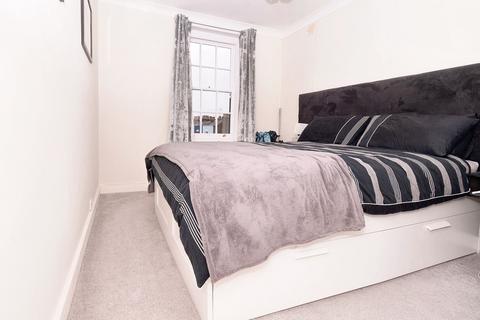 2 bedroom flat for sale, Wellington Crescent, Ramsgate, CT11