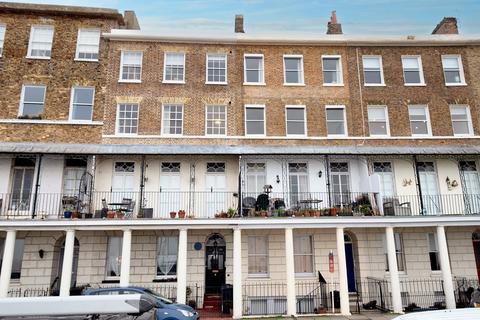 2 bedroom flat for sale, Wellington Crescent, Ramsgate, Kent, CT11