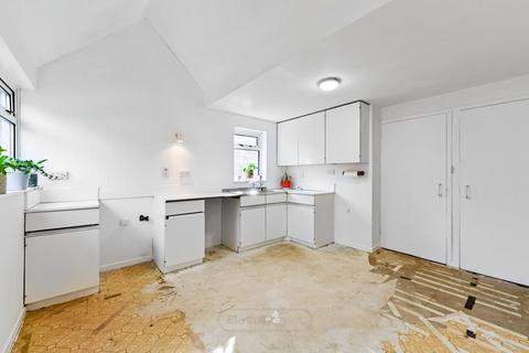 31 Arncliffe Drive, Heelands, Milton Keynes, MK13 7LE