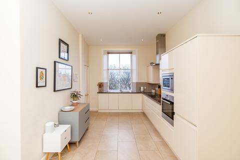 15/6 Comiston Terrace, Edinburgh, EH10 6AJ