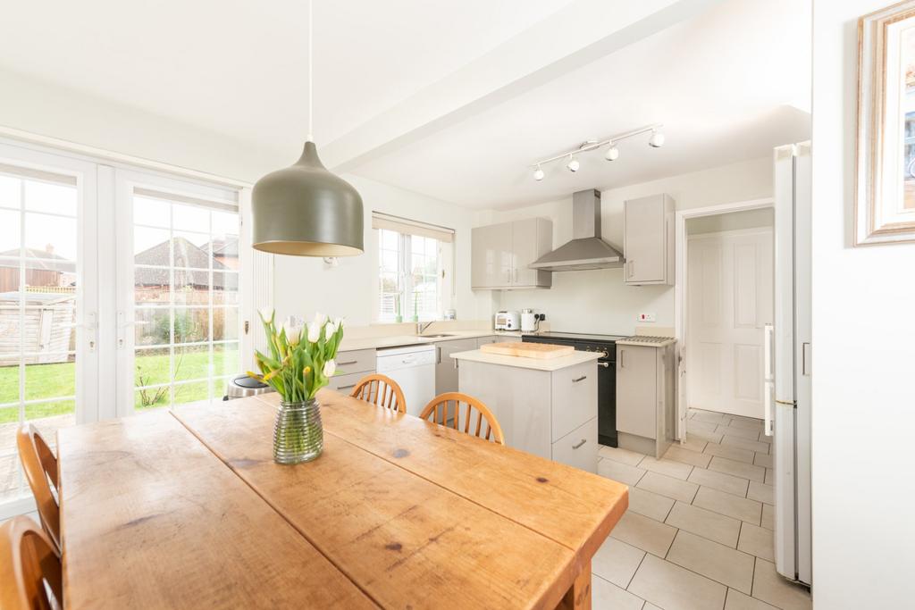 Kitchen/Dining Area