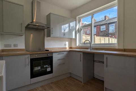 2 bedroom semi-detached house to rent, Henley Street, Chadderton, OL9