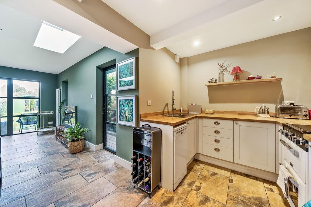 Kitchen/ Living Area