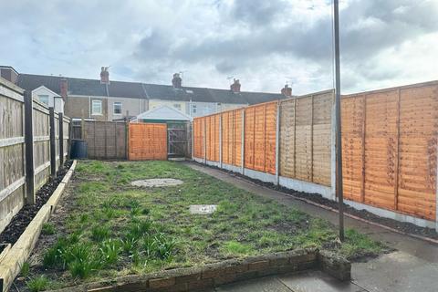 2 bedroom terraced house to rent, Hunters Grove, Swindon, SN2 1HE