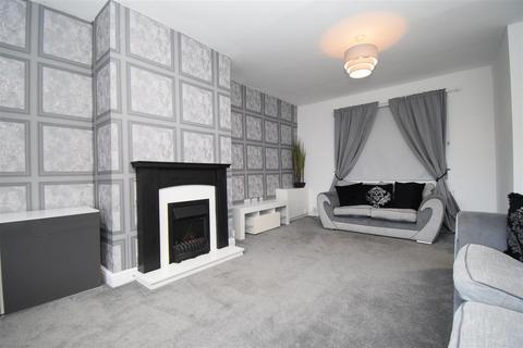 3 bedroom semi-detached house to rent, George-A-Green Road, Wakefield WF2