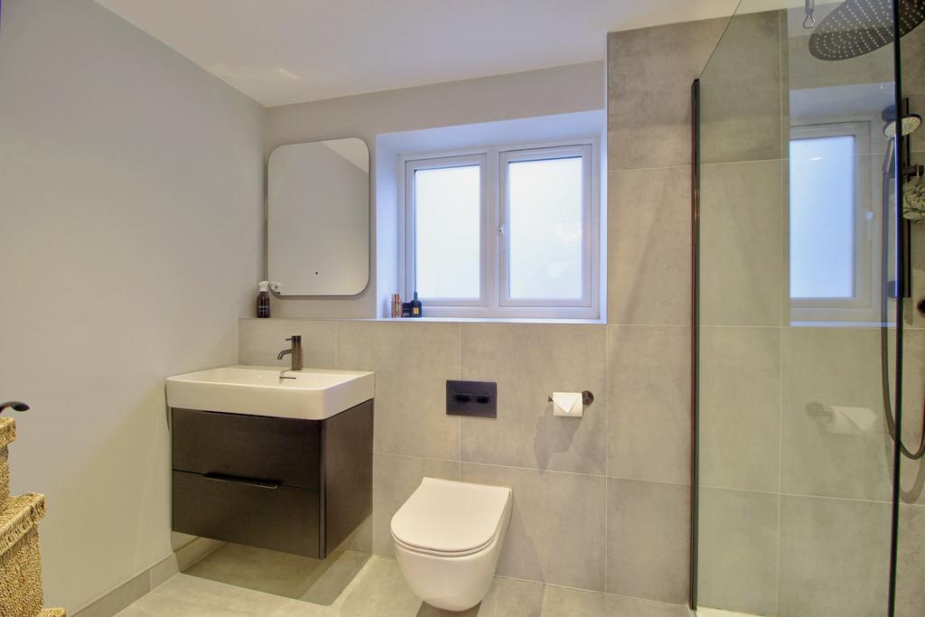 En-suite to Master Bedroom