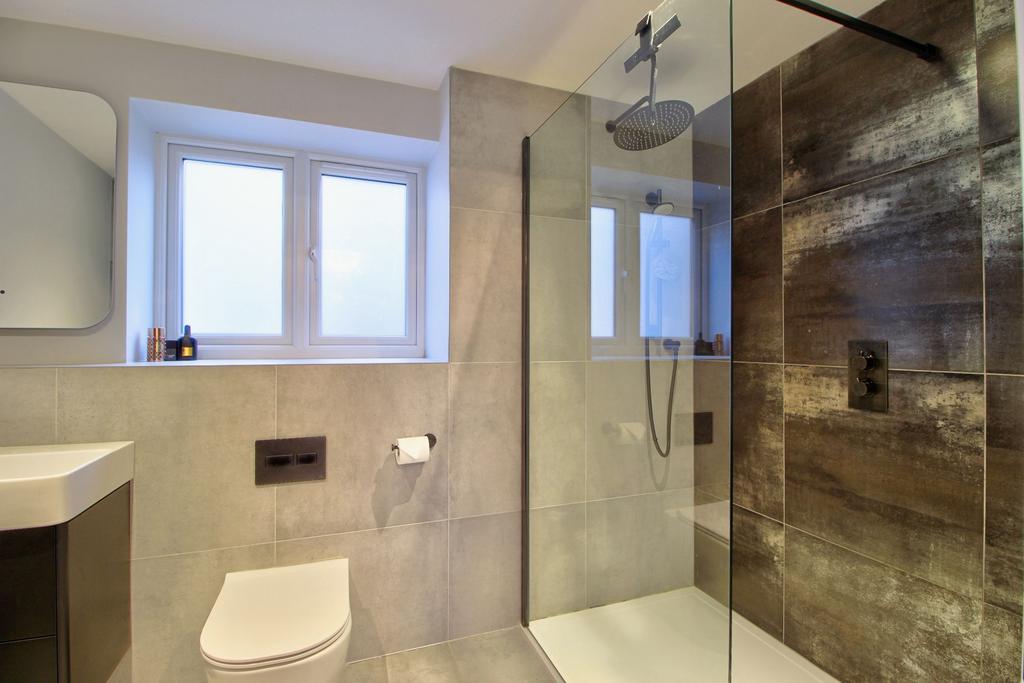 Master en-suite - large shower enclosure