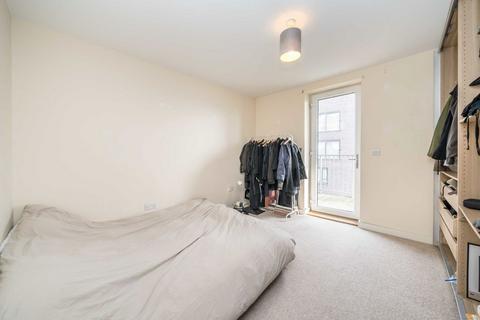 2 bedroom flat to rent, Collent Street, London E9