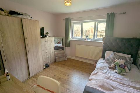 13 Highfield Drive, Luddendenfoot, Halifax, HX2 6QD