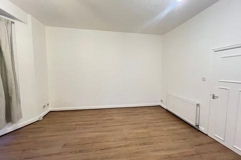 2 bedroom flat to rent, West End Lane, London NW6