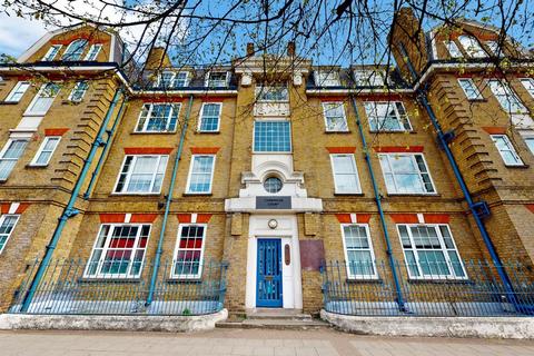 3 bedroom apartment to rent, Cambridge Heath Road, London E2