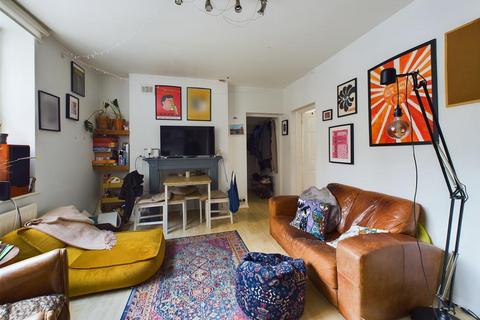 3 bedroom apartment to rent, Cambridge Heath Road, London E2