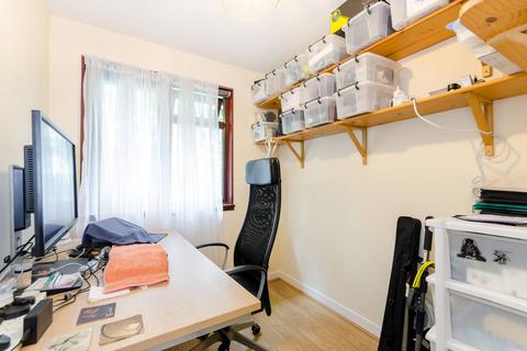 18 Conifer Gardens, Sutton, SM1 3JT