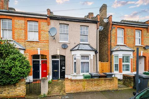 2 bedroom flat to rent, Bakers Avenue, Walthamstow, E17