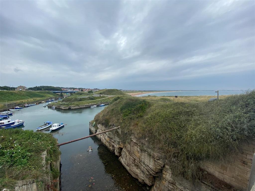 Seaton Sluice.jpg