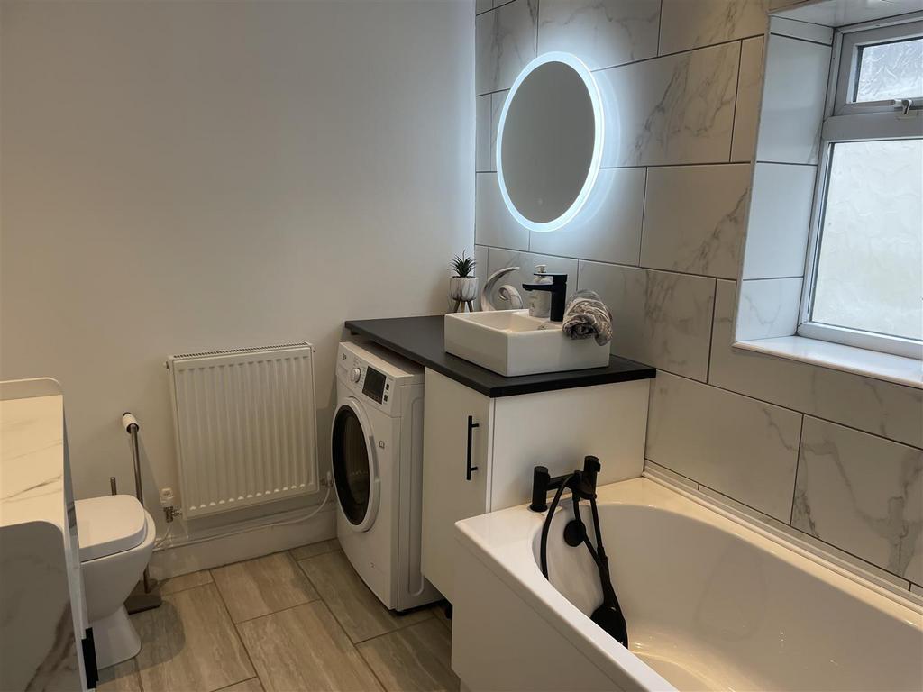 Downstairs Bathroom/Utility