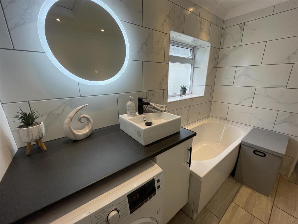 Downstairs Bathroom/Utility