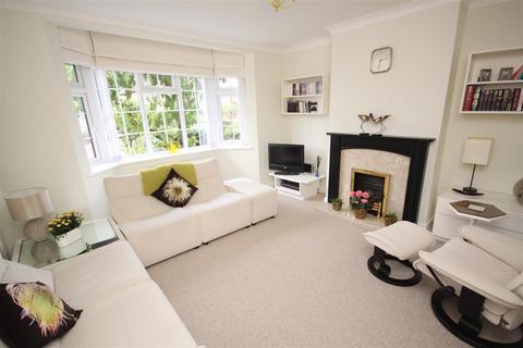 15 Branston Crescent, Petts Wood, Orpington, BR5 1HA