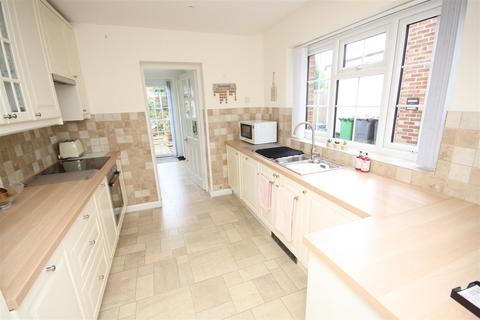 15 Branston Crescent, Petts Wood, Orpington, BR5 1HA